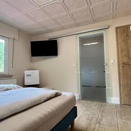 Franky House Am Nuerburgring Bed & Breakfast Quiddelbach