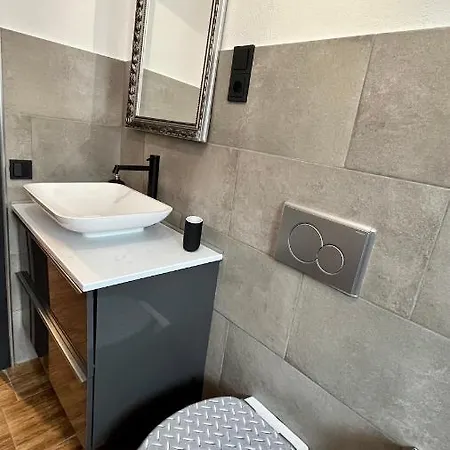 Franky House Am Nuerburgring Bed & Breakfast Quiddelbach