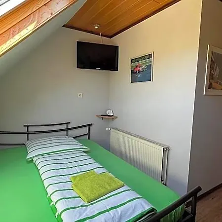 Franky House Am Nuerburgring 3* Quiddelbach