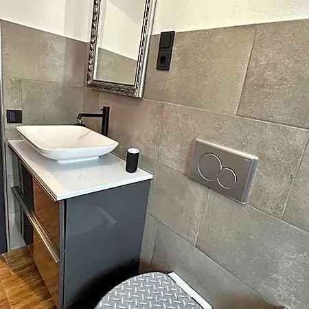 Franky House Am Nuerburgring Bed & Breakfast 3*