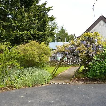 Franky House Am Nuerburgring Bed and Breakfast Quiddelbach