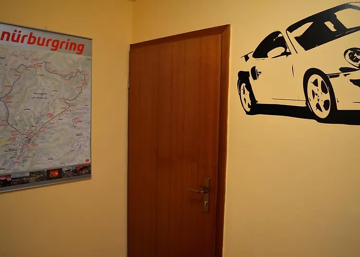 Franky House Am Nuerburgring Bed & Breakfast Quiddelbach